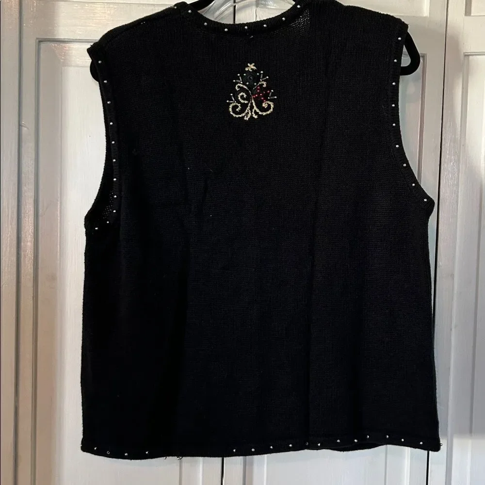 Vinteage Erika Sweater Vest with Embroidery and beads.  Size XL